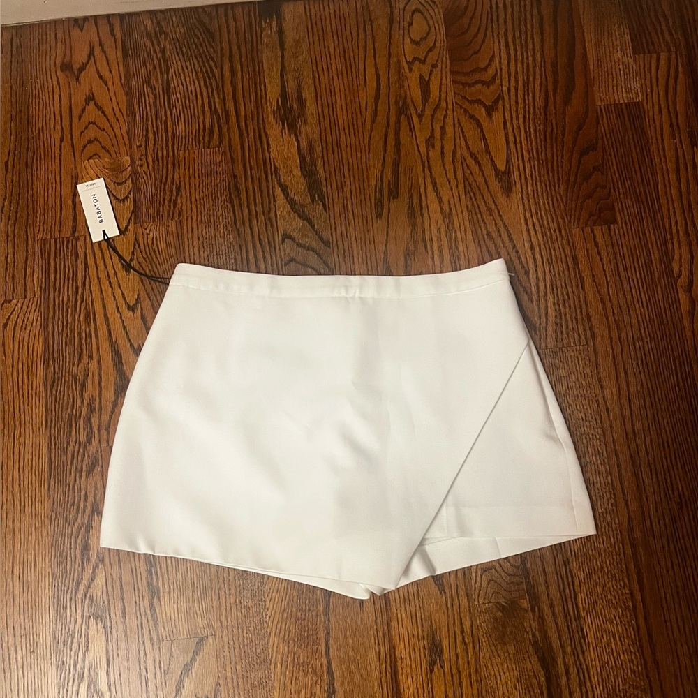 Aritzia White Women's Skort